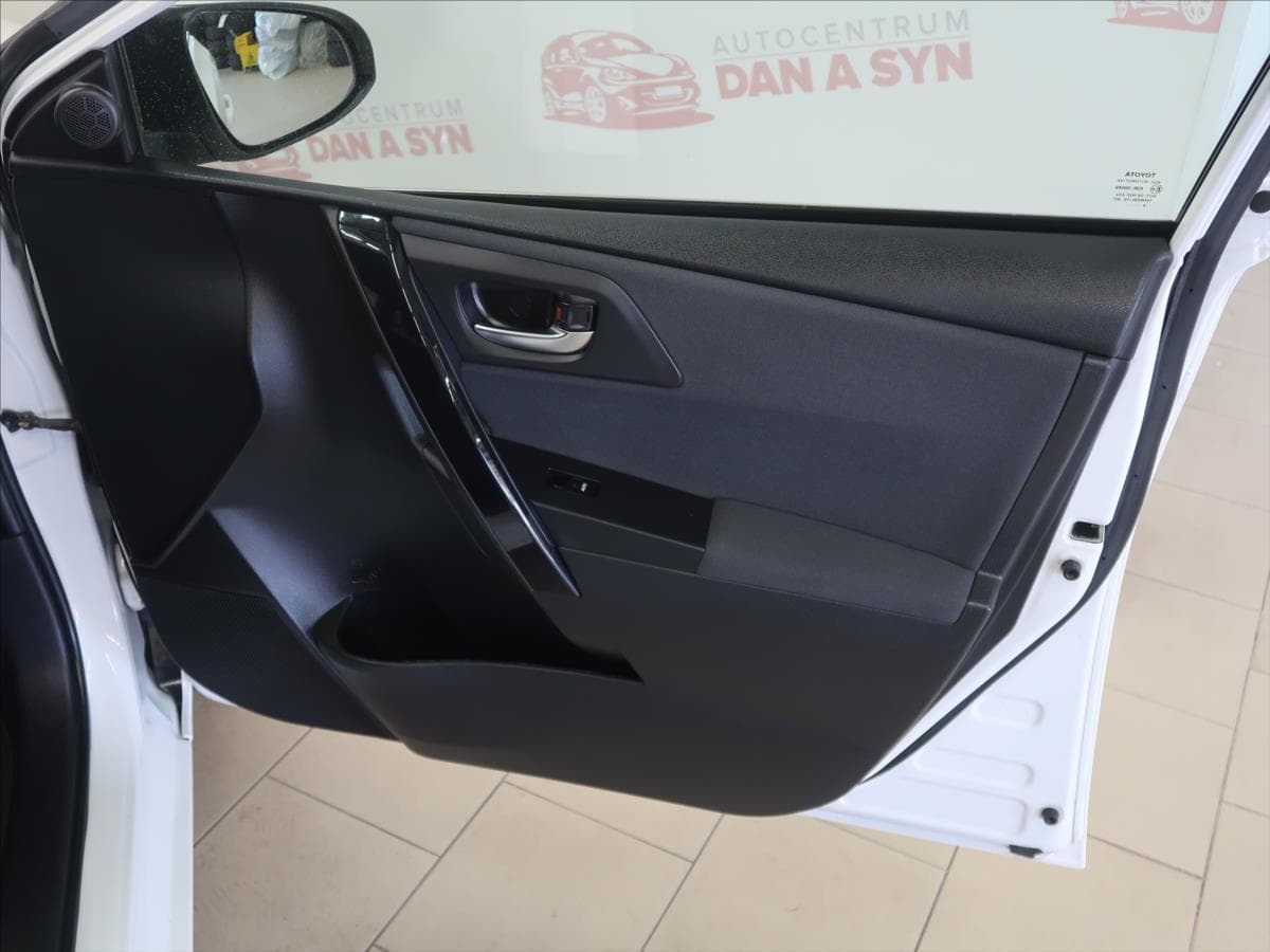 2016 Toyota AURIS - 12