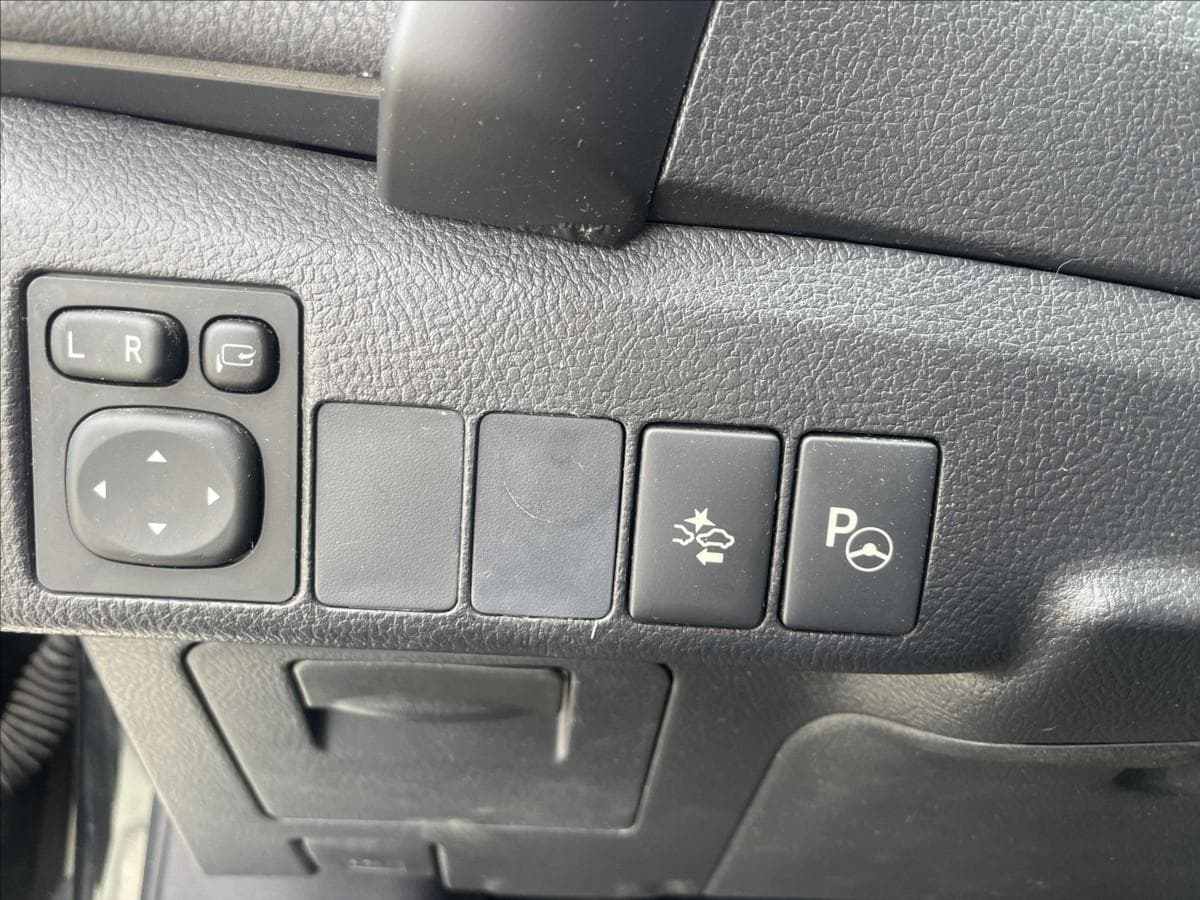 2018 Toyota AURIS - 11