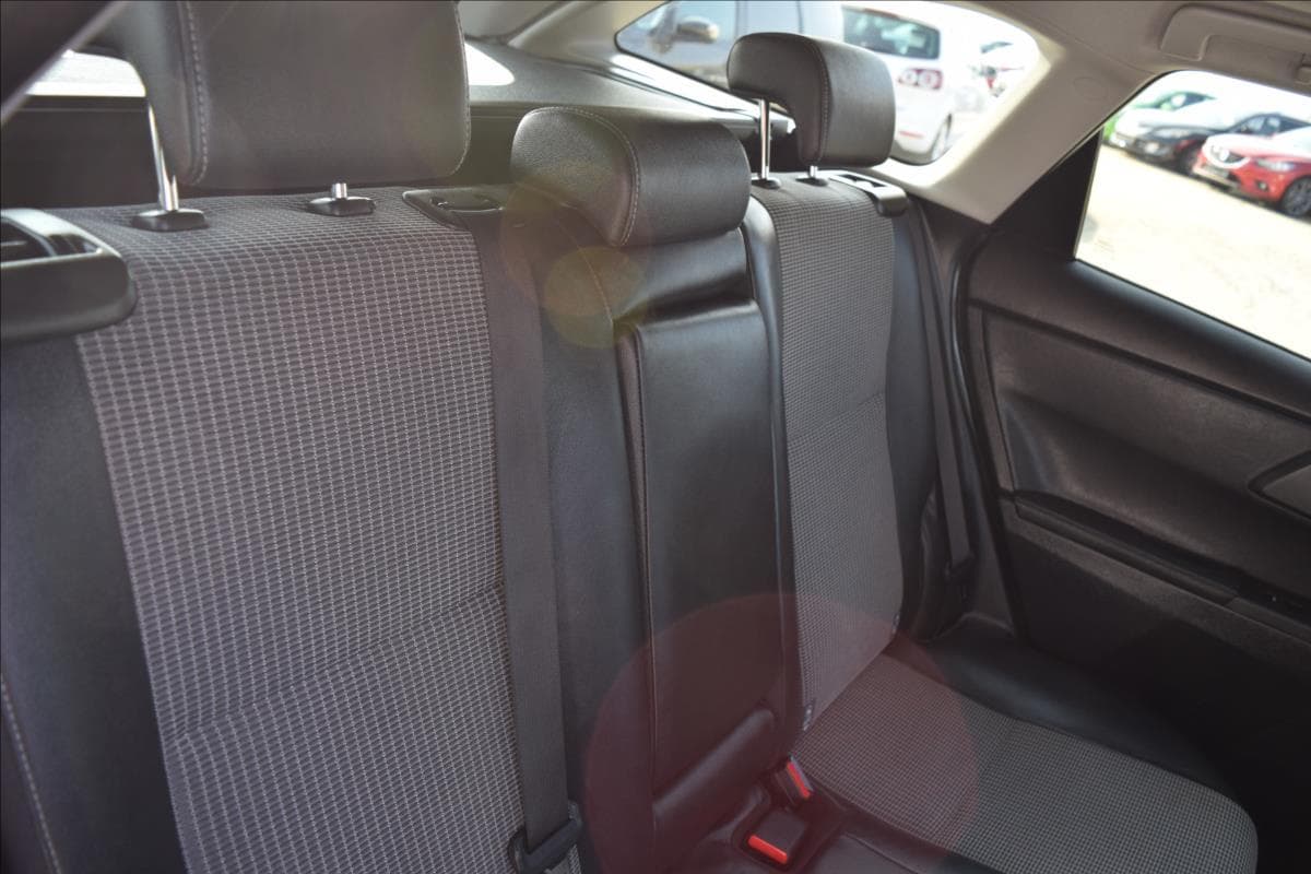 2015 Toyota AURIS - 44