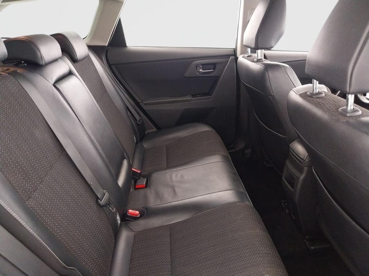 2014 Toyota AURIS - 20