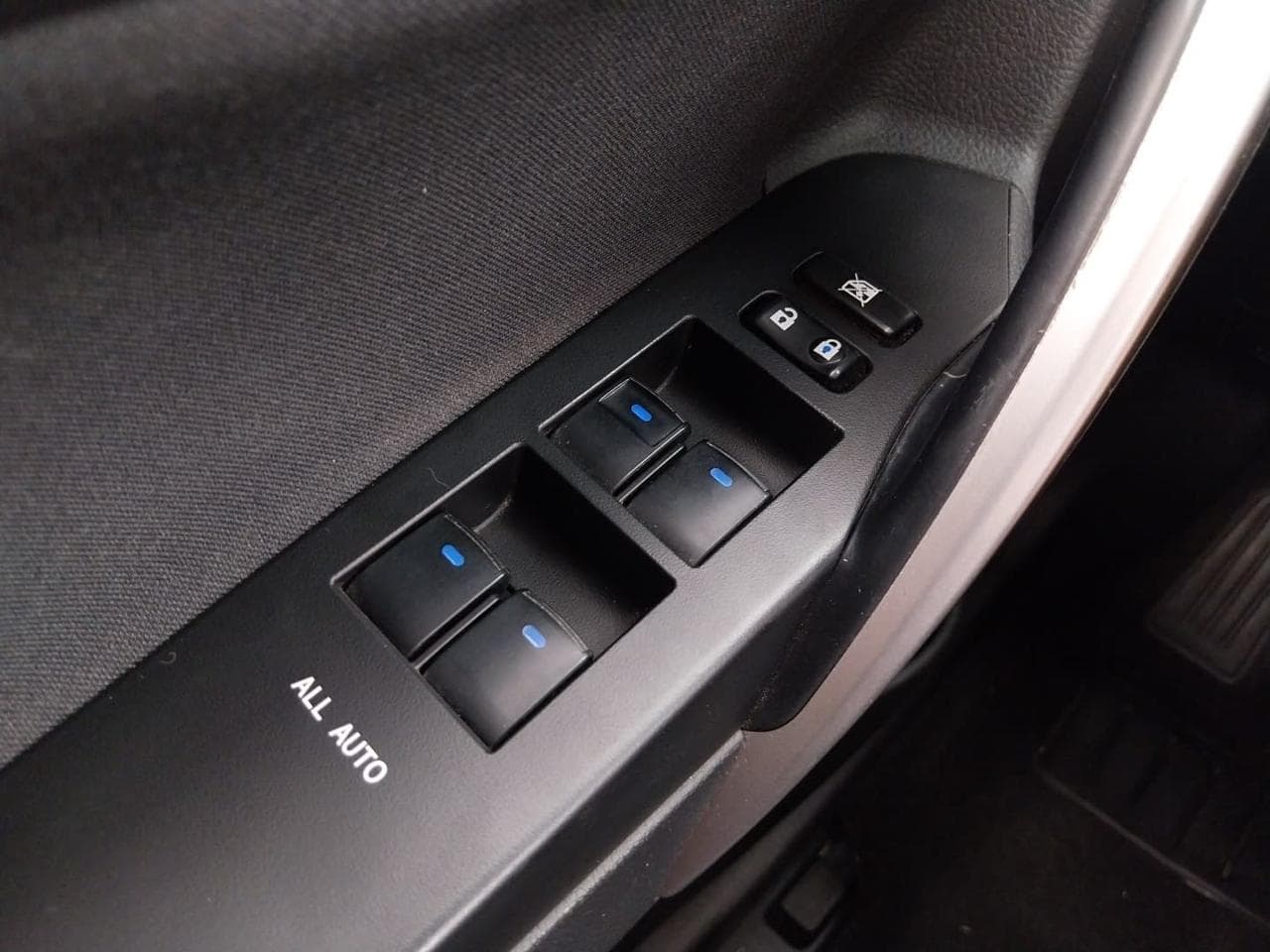 2014 Toyota AURIS - 32