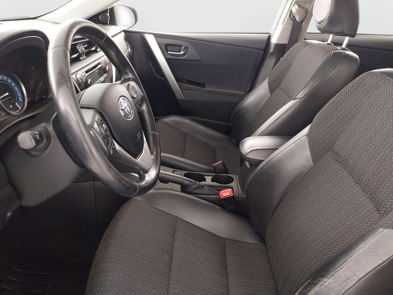 2014 Toyota AURIS - 23