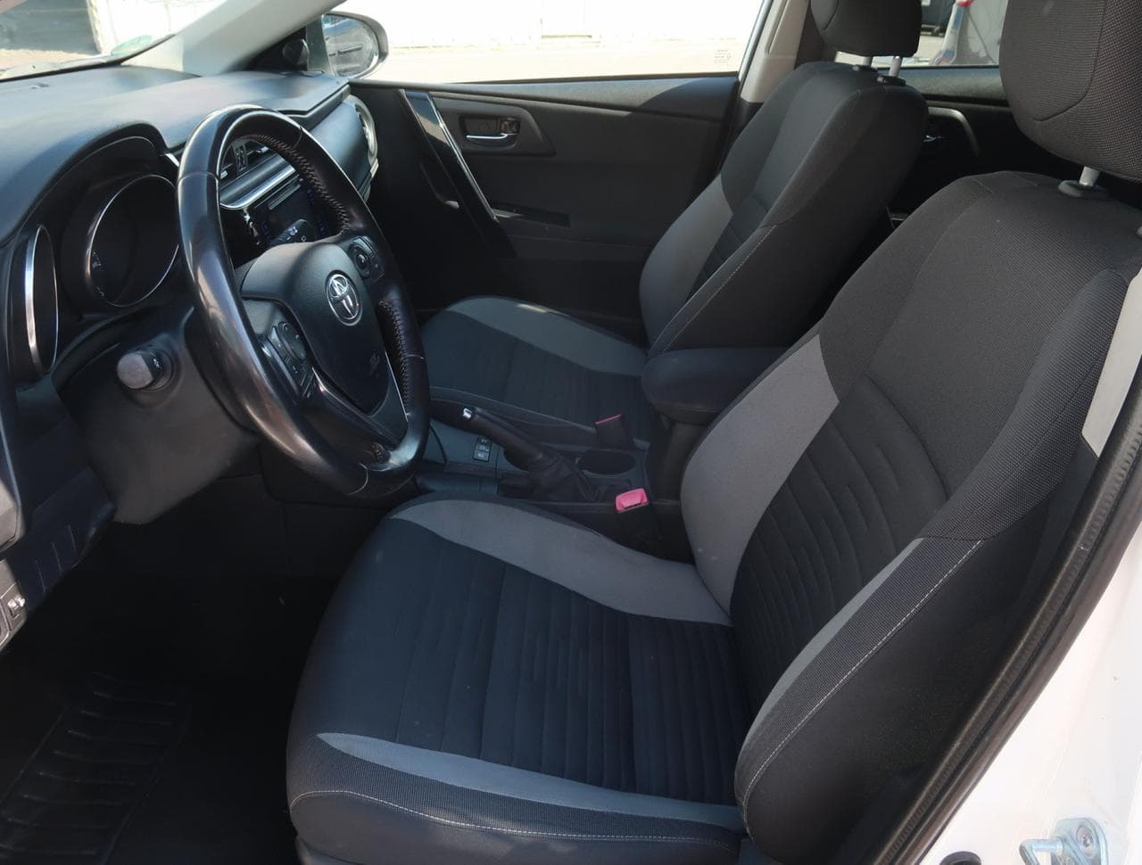 2015 Toyota AURIS - 16