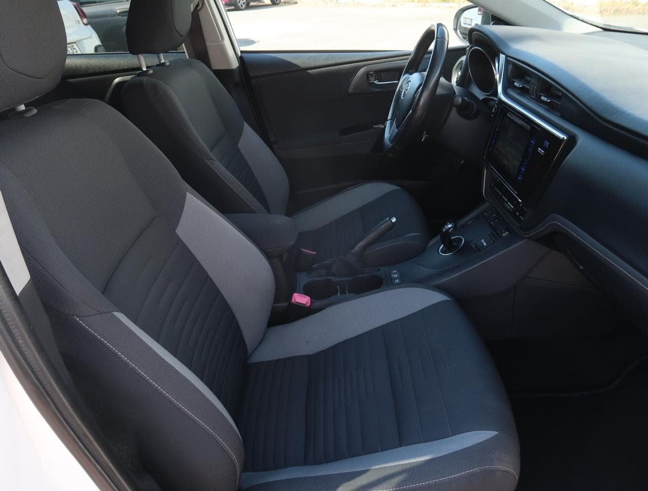 2015 Toyota AURIS - 12