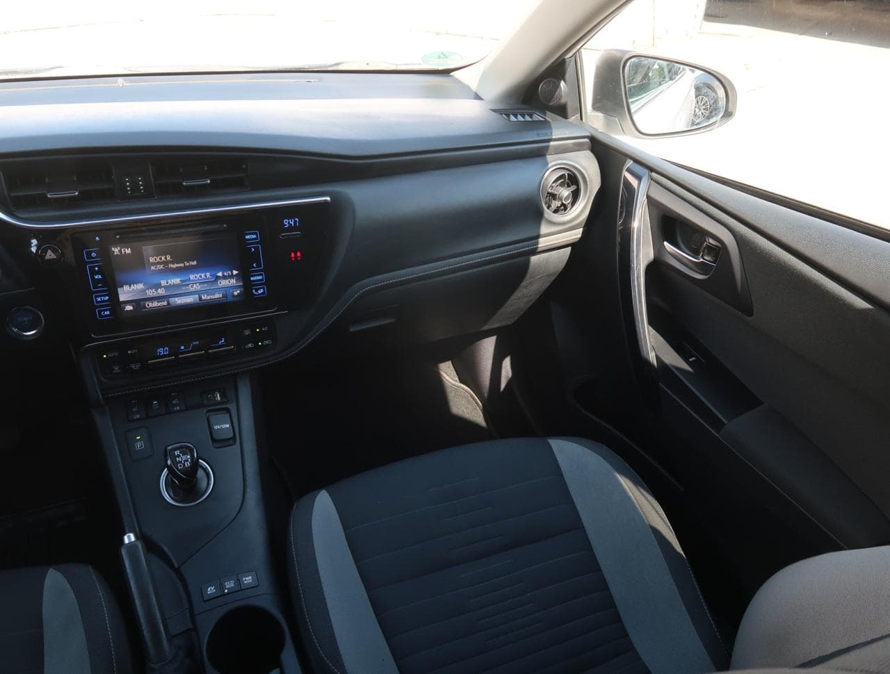 2015 Toyota AURIS - 11