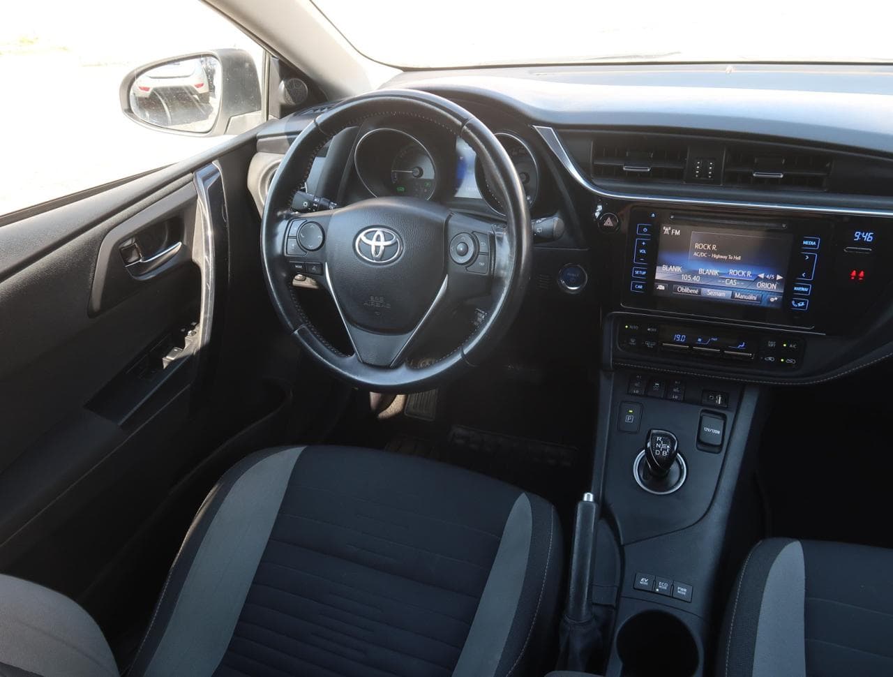2015 Toyota AURIS - 9
