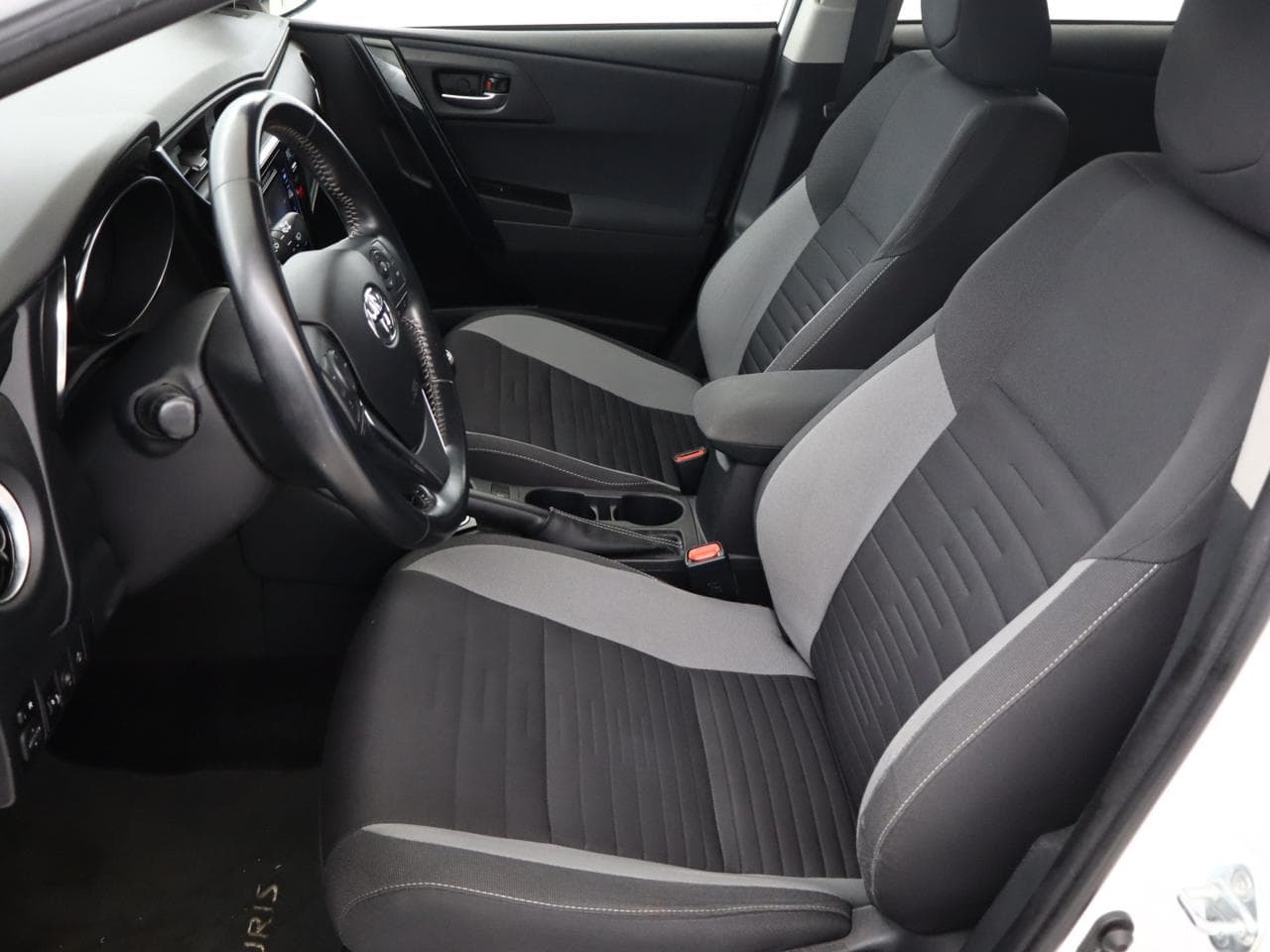 2019 Toyota AURIS - 14