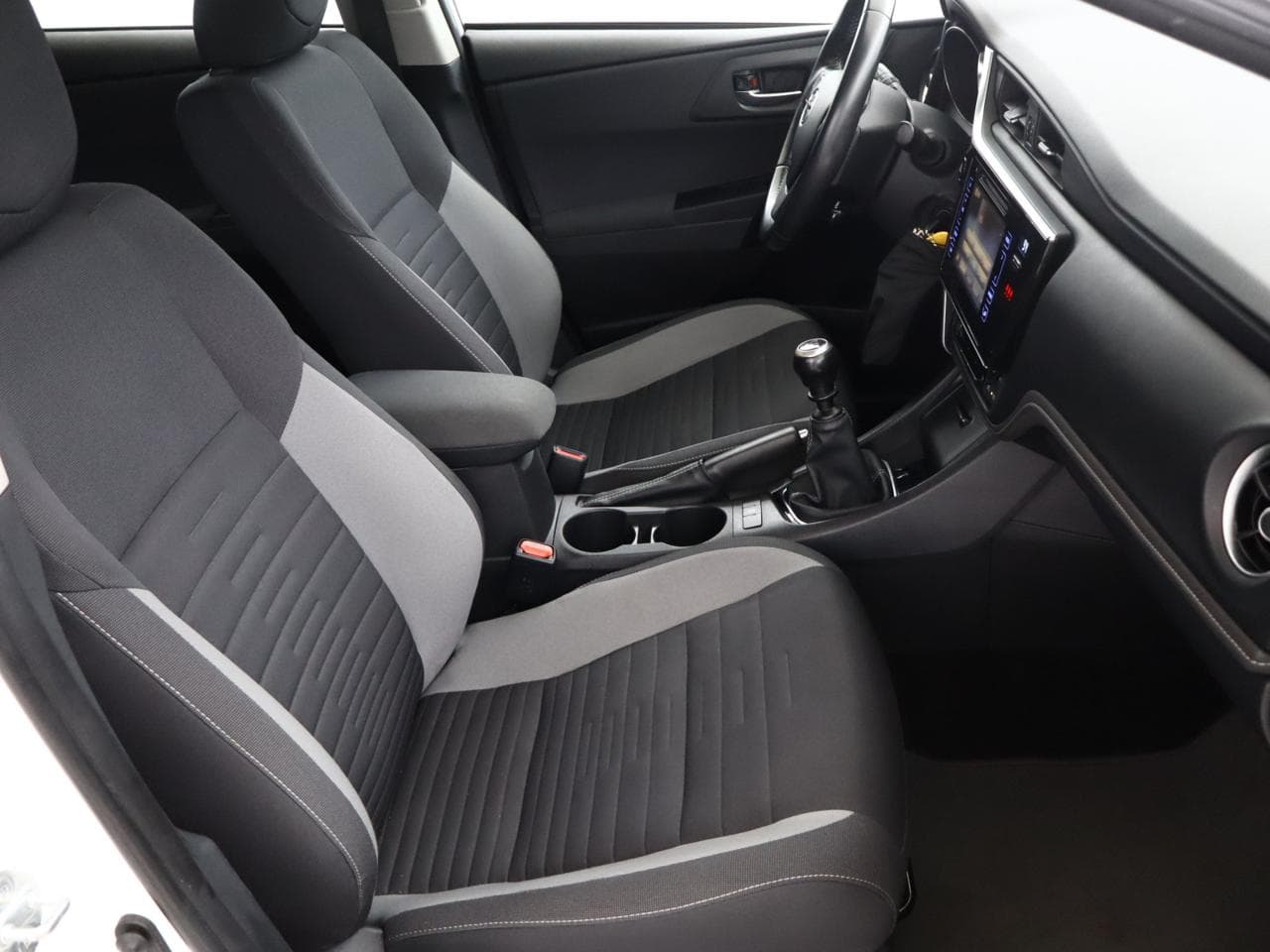 2019 Toyota AURIS - 10