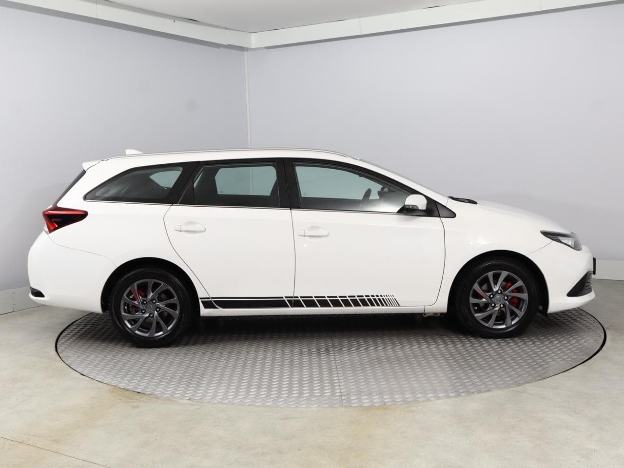 2019 Toyota AURIS - 8