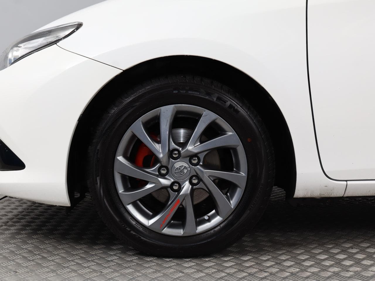 2019 Toyota AURIS - 18