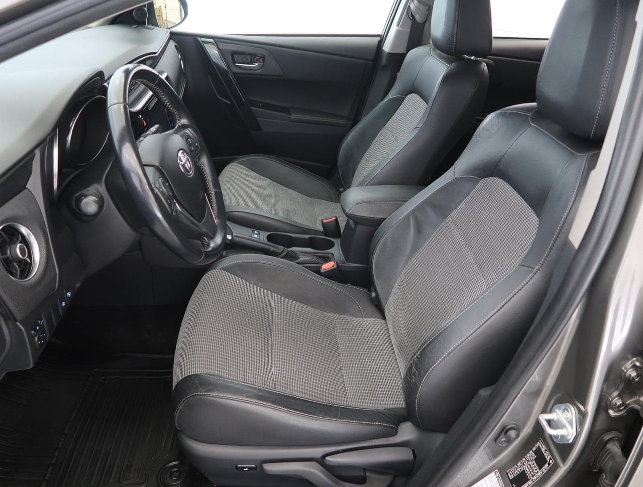 2018 Toyota AURIS - 16