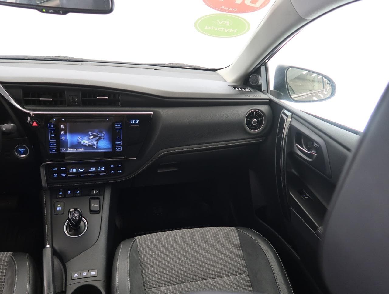 2018 Toyota AURIS - 11