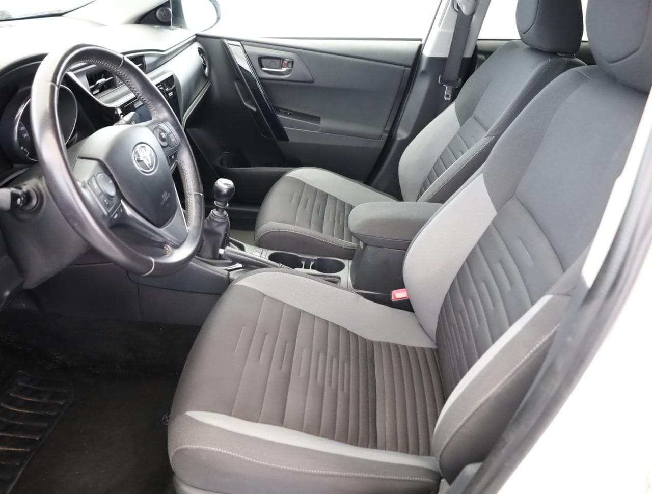 2015 Toyota AURIS - 13
