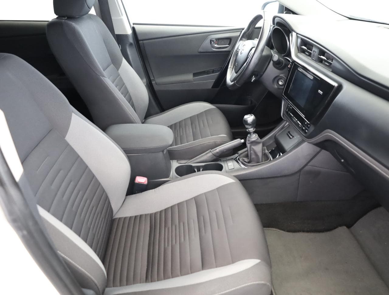 2015 Toyota AURIS - 10