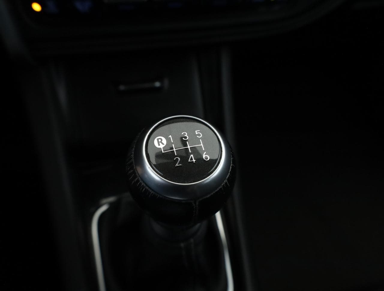 2015 Toyota AURIS - 19