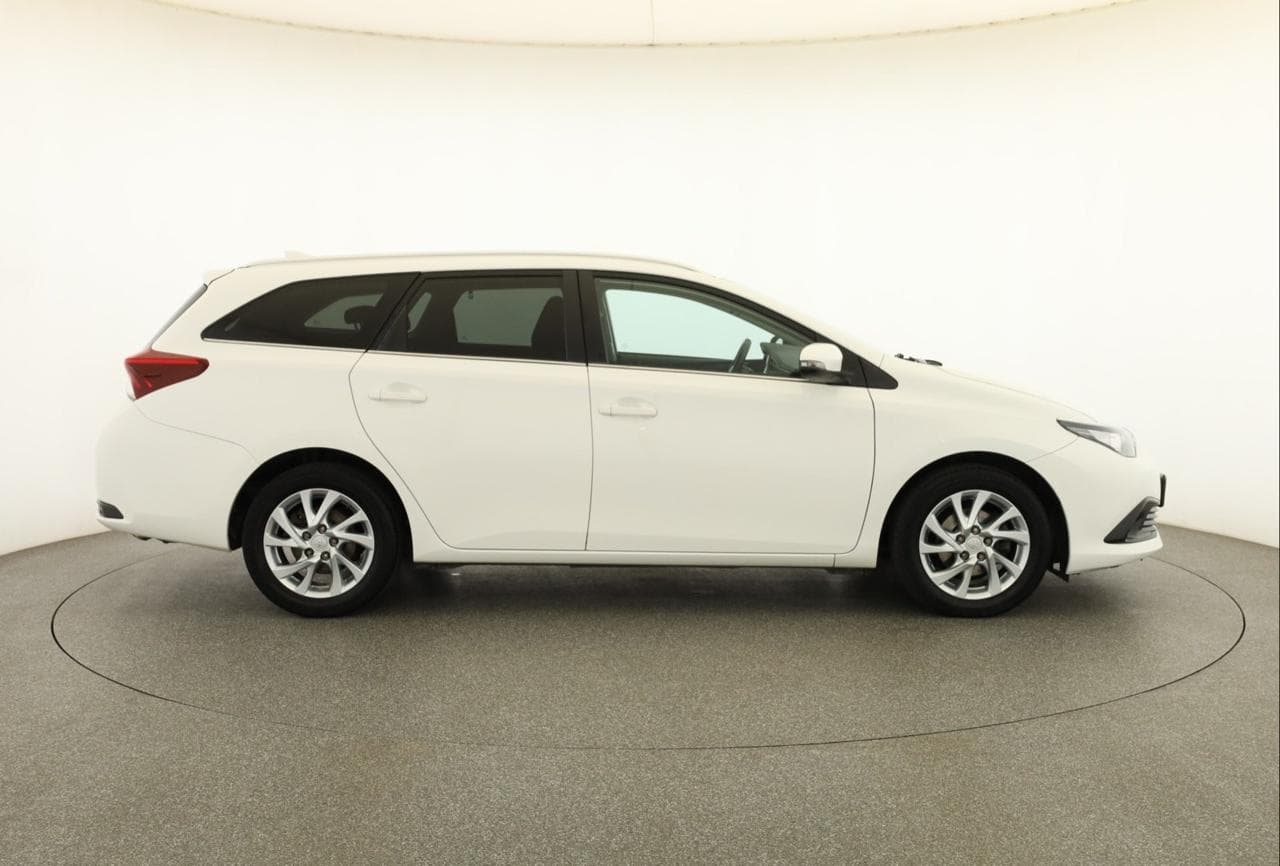 2015 Toyota AURIS - 8