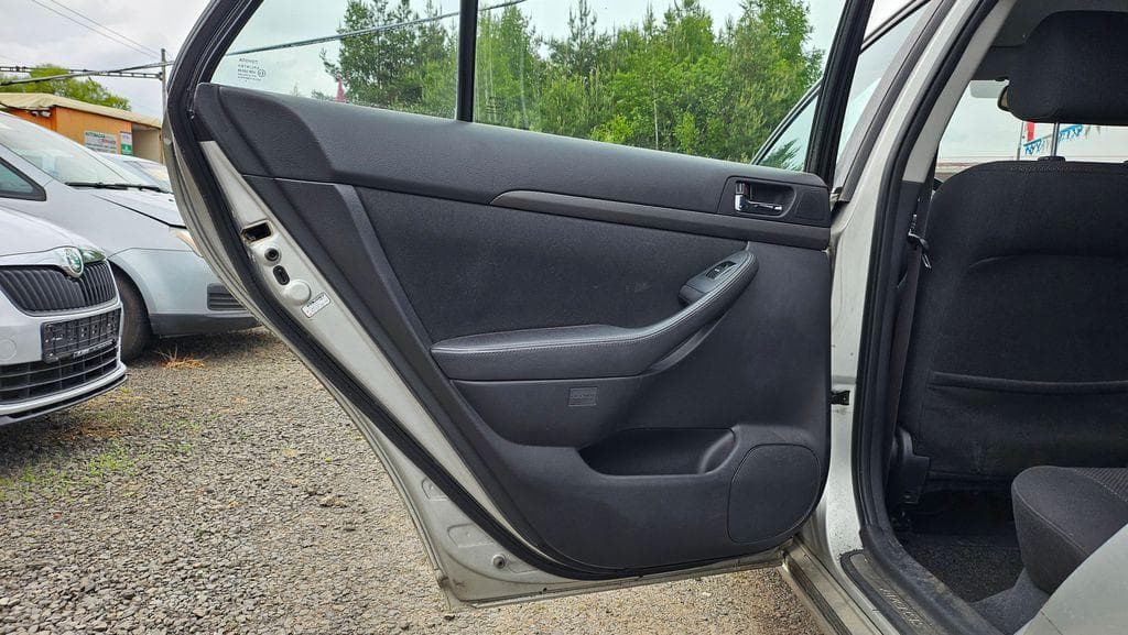 2006 Toyota Avensis - 15