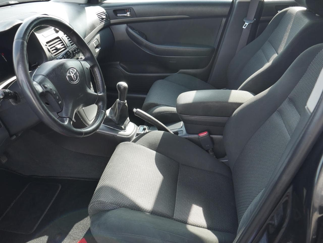 2005 Toyota Avensis - 9