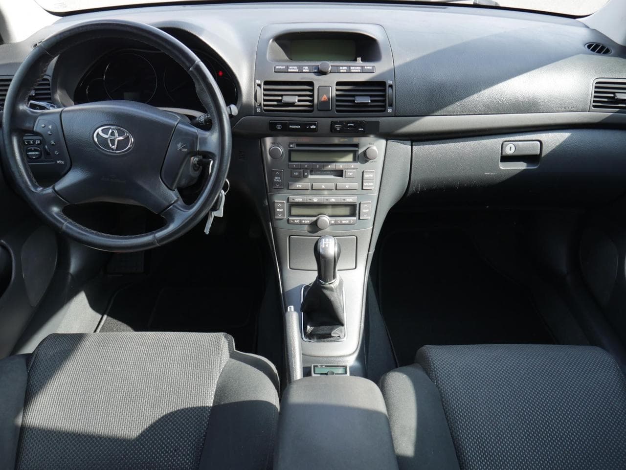 2005 Toyota Avensis - 8