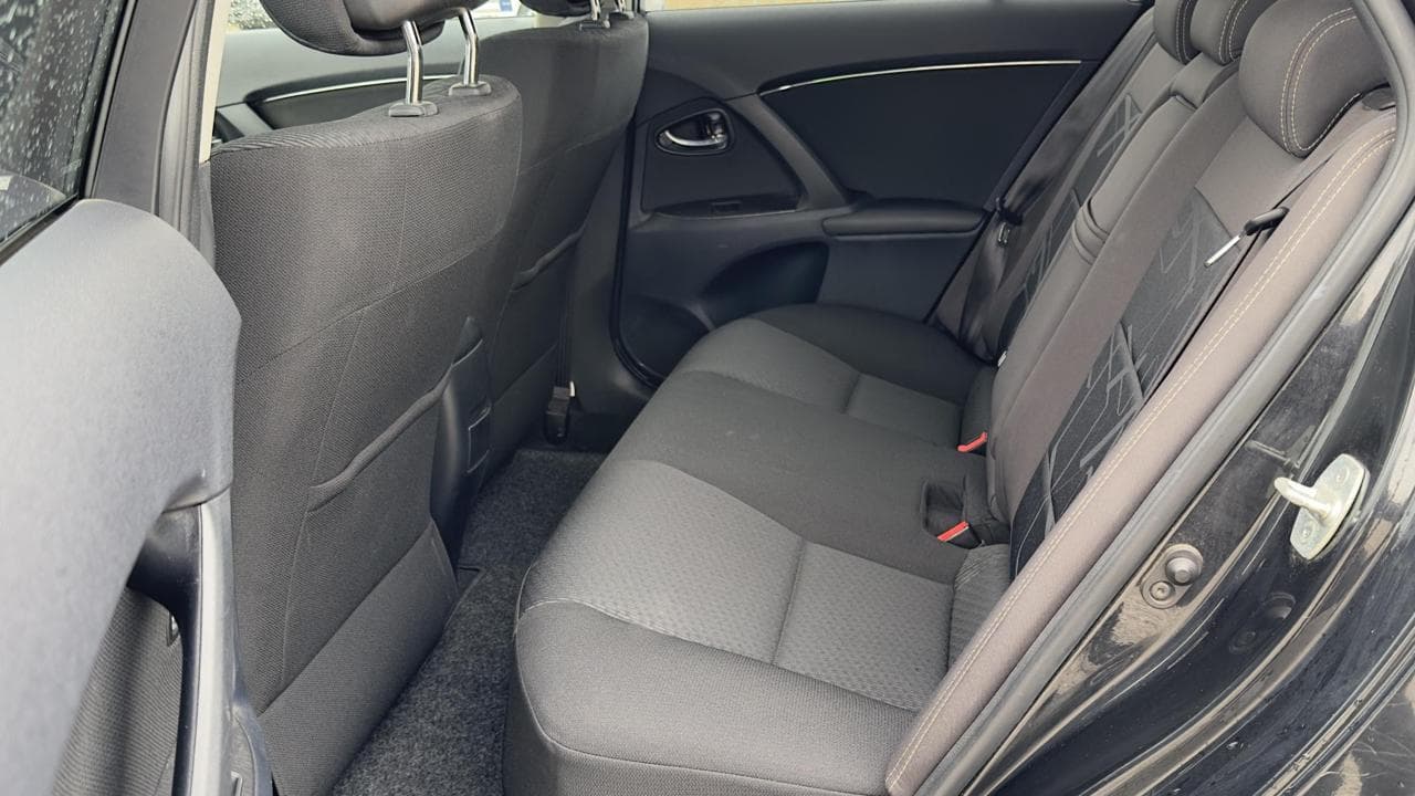 2012 Toyota Avensis - 10