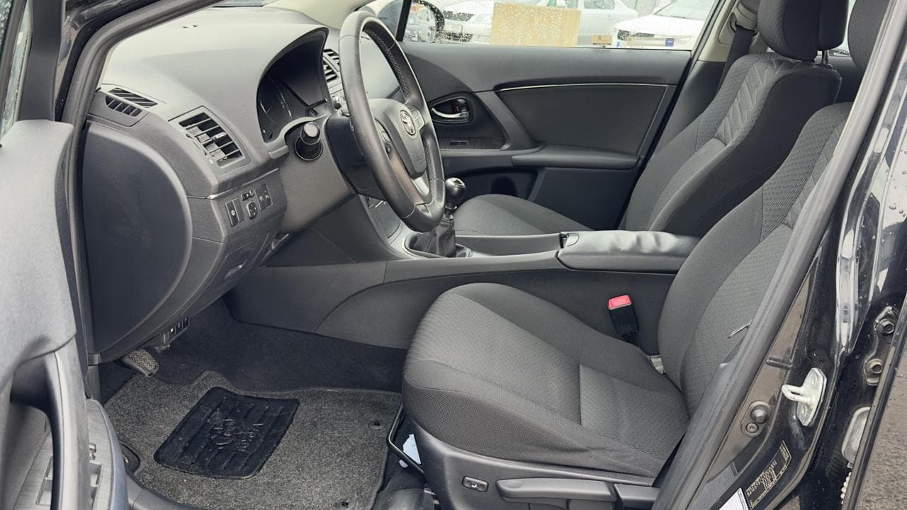 2012 Toyota Avensis - 9