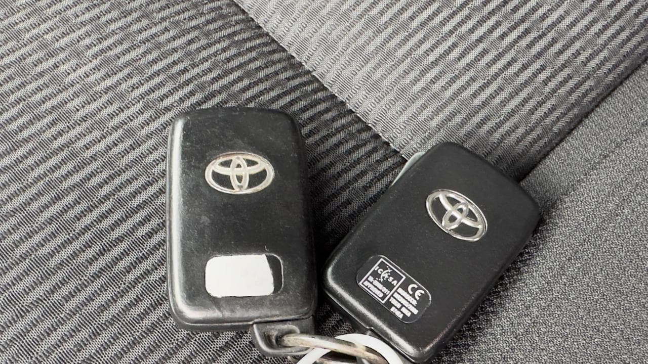 2012 Toyota Avensis - 17