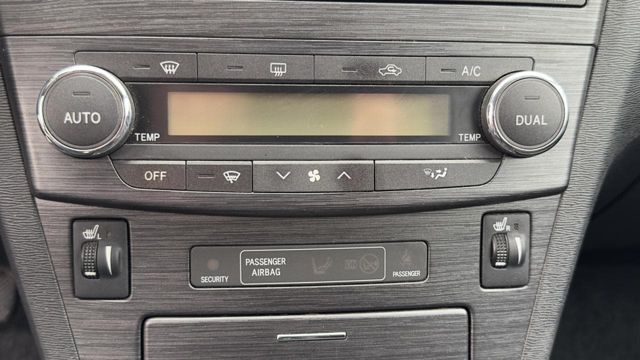 2012 Toyota Avensis - 14