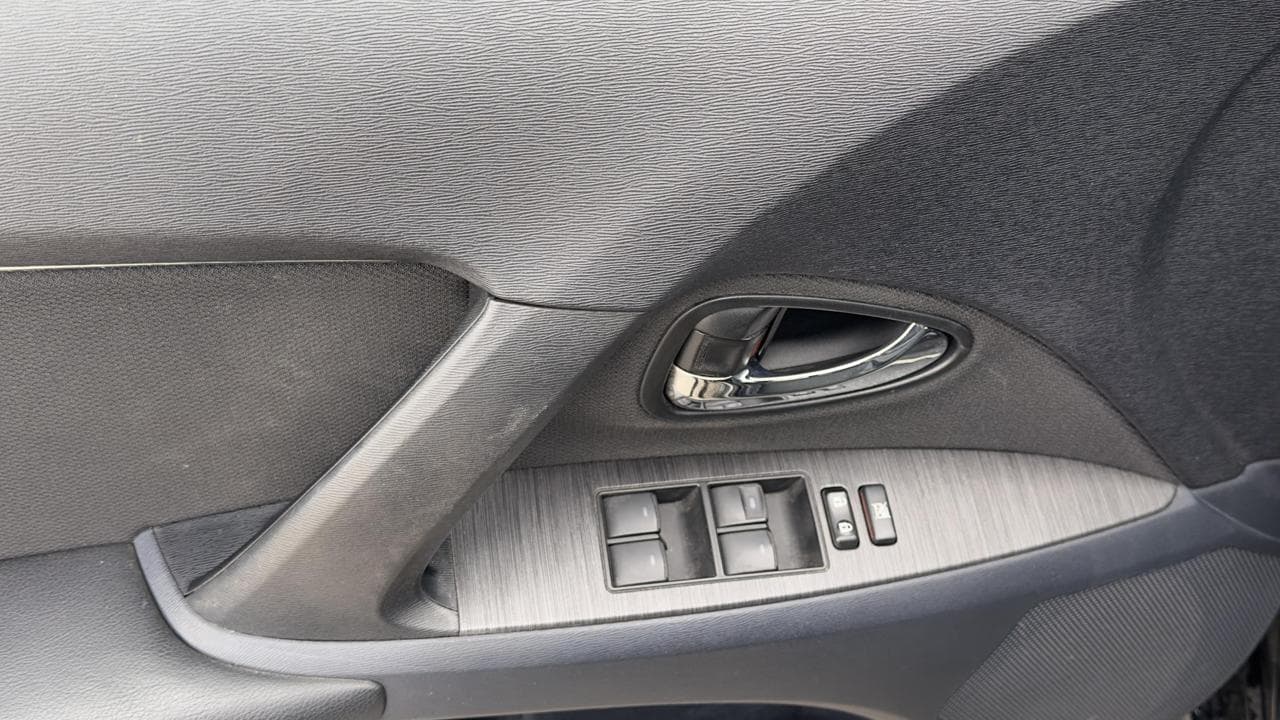 2012 Toyota Avensis - 11