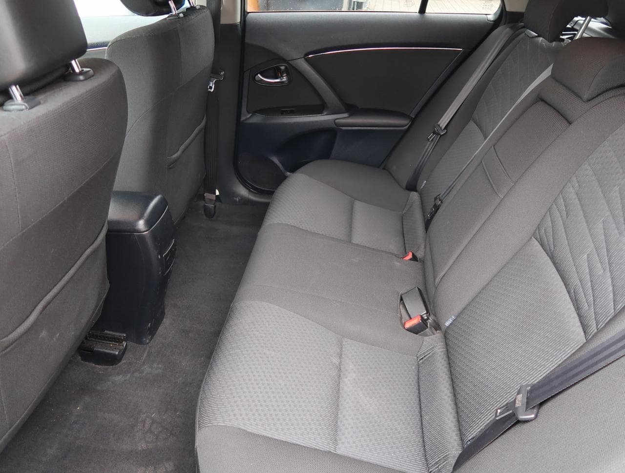 2011 Toyota AVENSIS - 15
