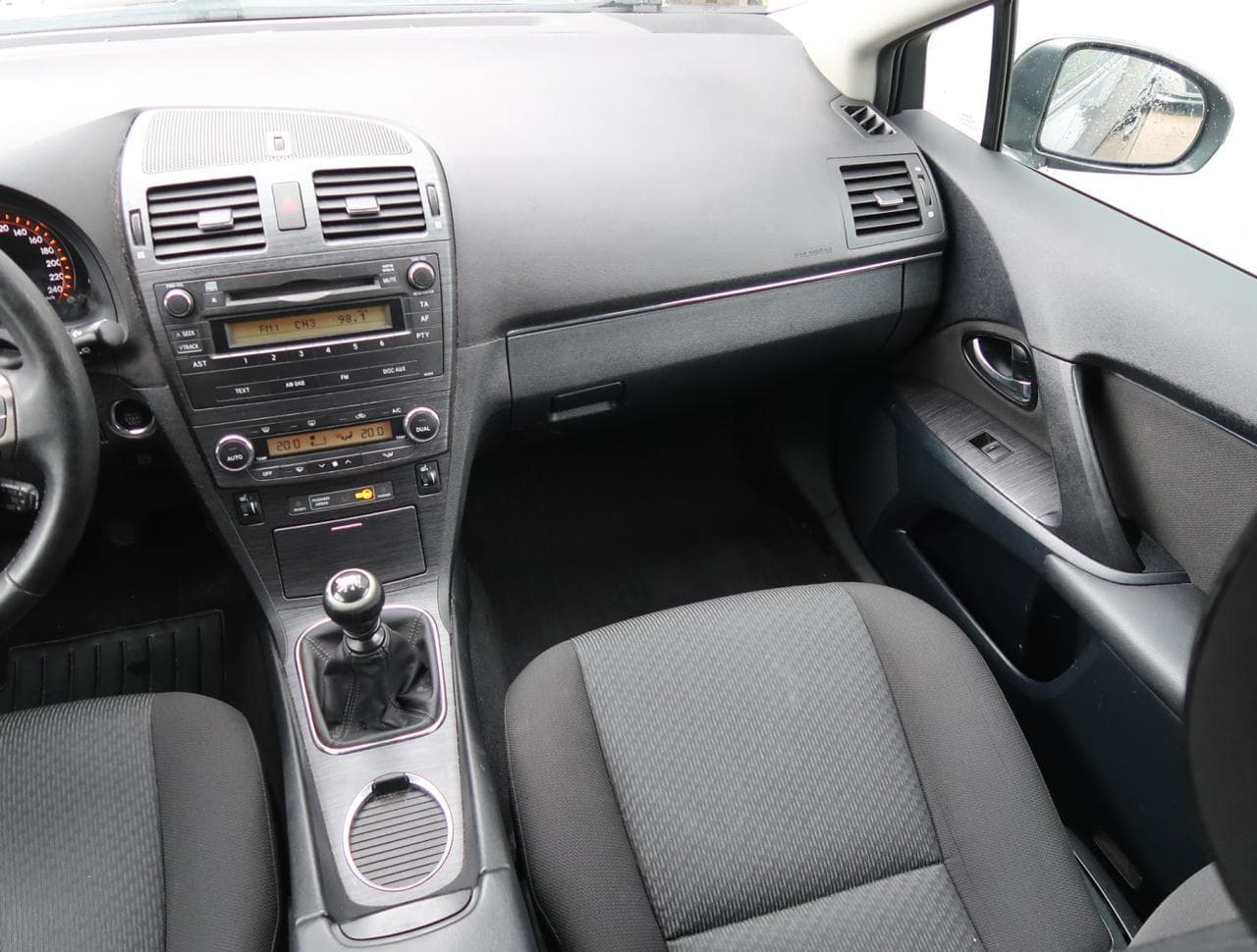 2011 Toyota AVENSIS - 11