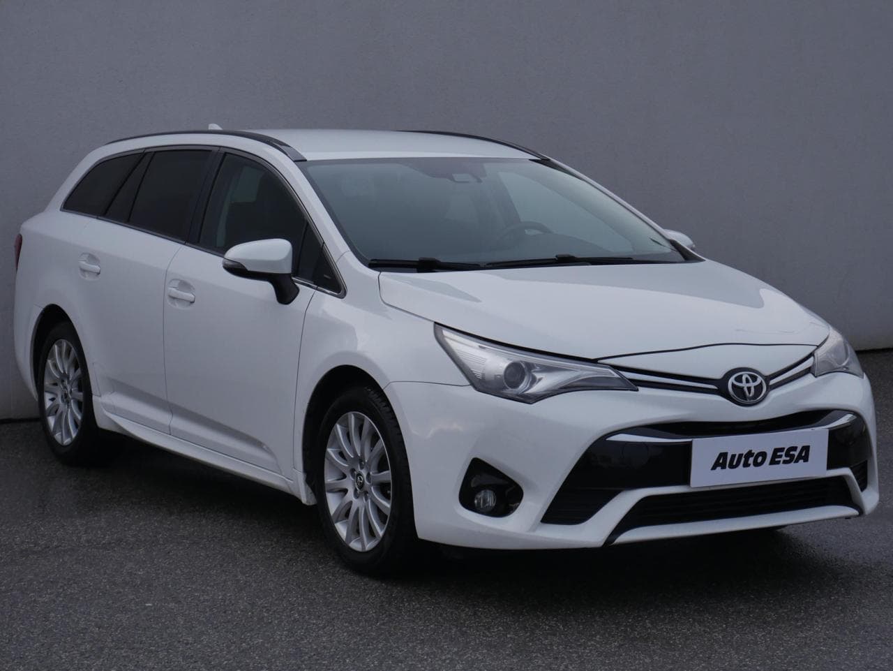 2016 Toyota AVENSIS