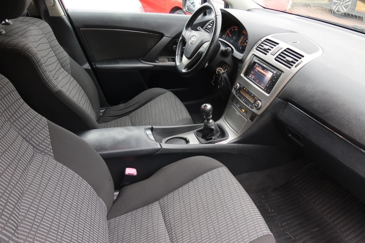 2010 Toyota AVENSIS - 23