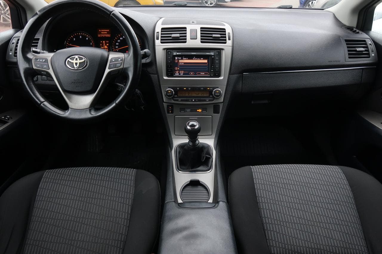 2010 Toyota AVENSIS - 19