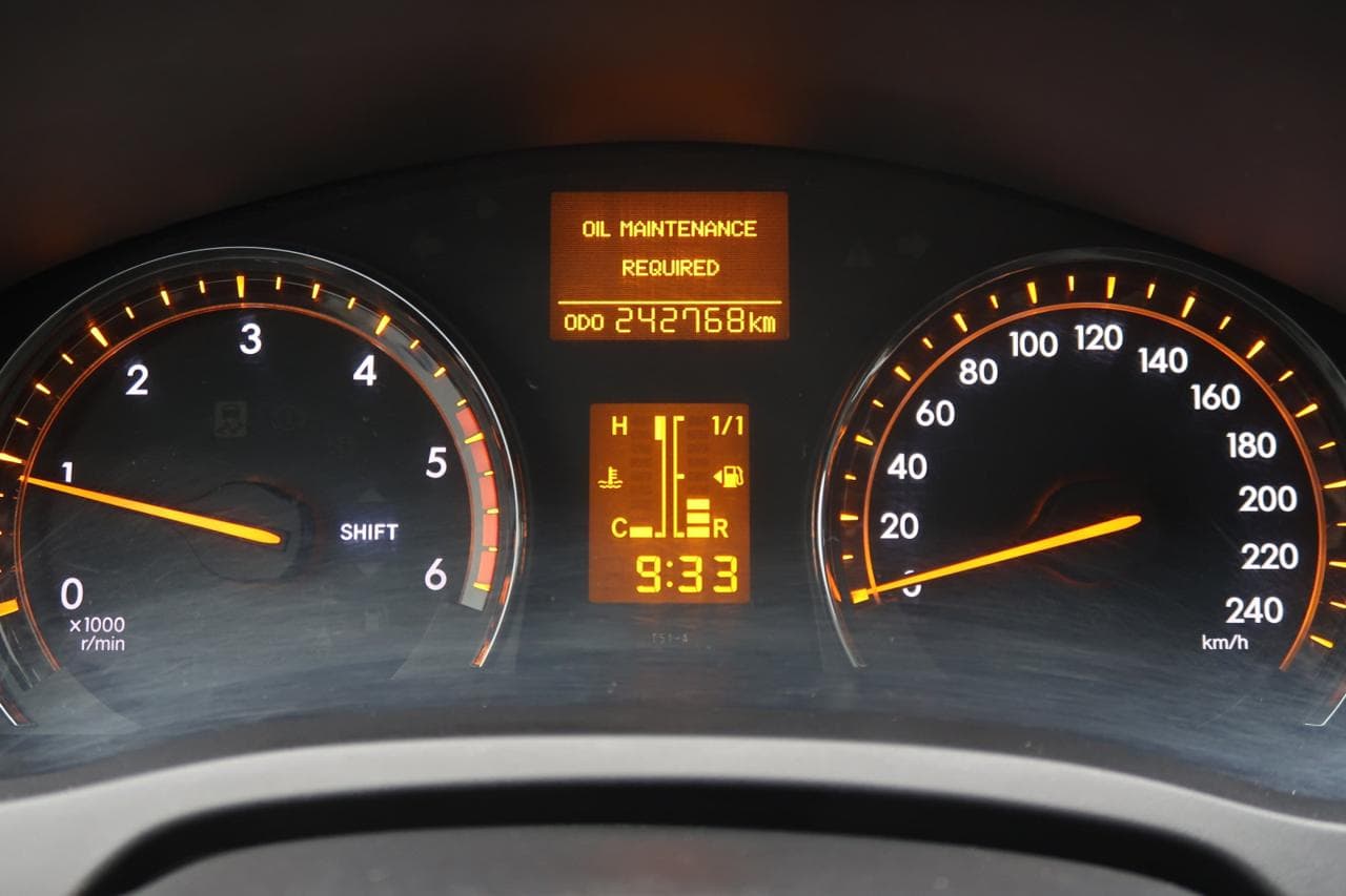 2010 Toyota AVENSIS - 33