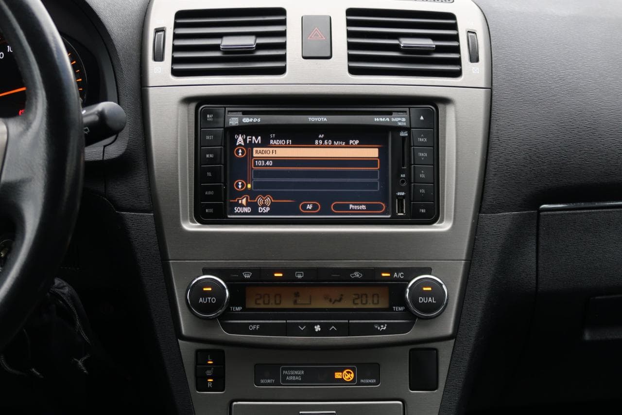 2010 Toyota AVENSIS - 35