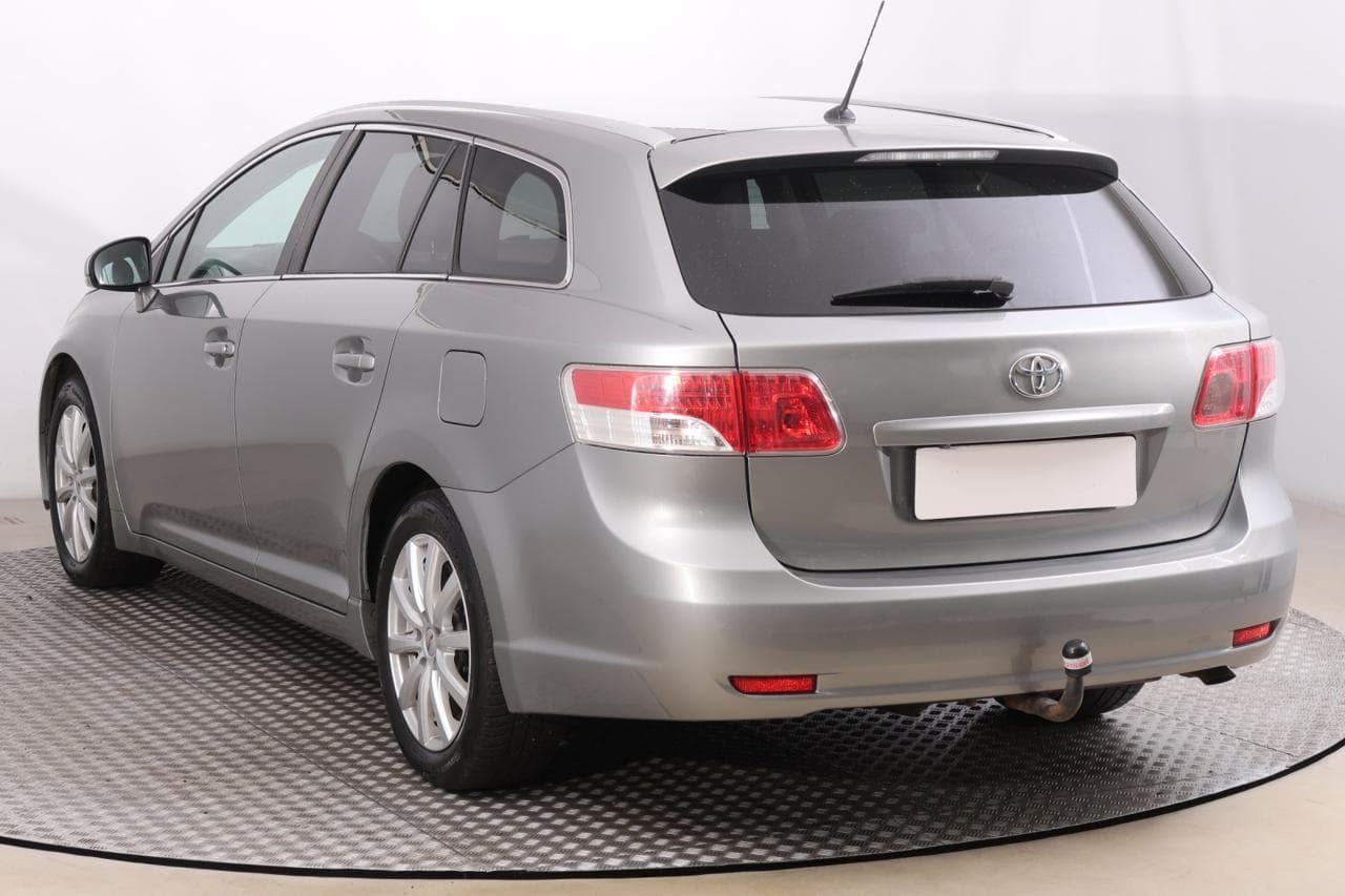 2010 Toyota AVENSIS - 9