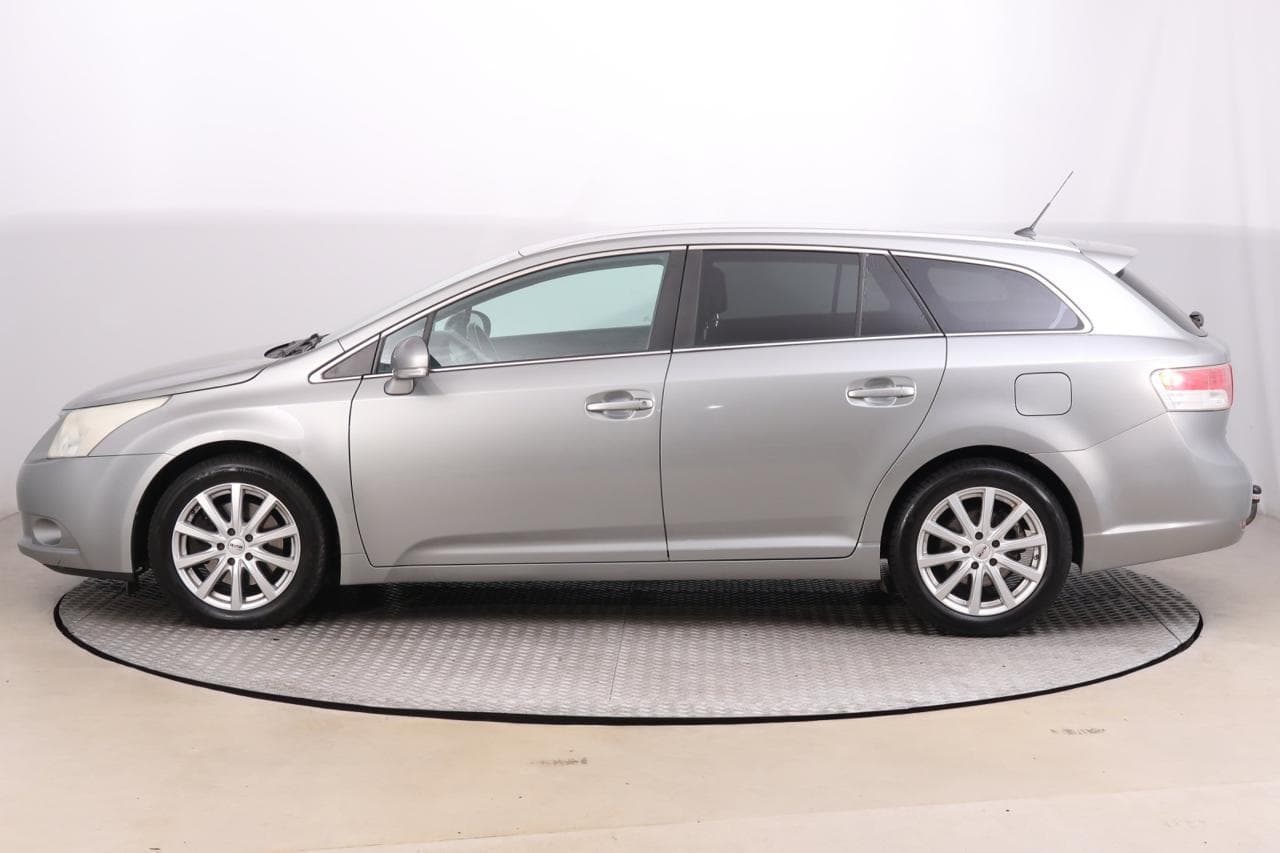 2010 Toyota AVENSIS - 7