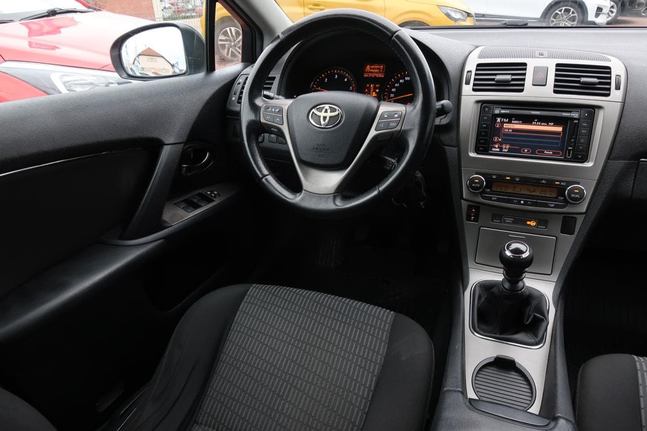 2010 Toyota AVENSIS - 17