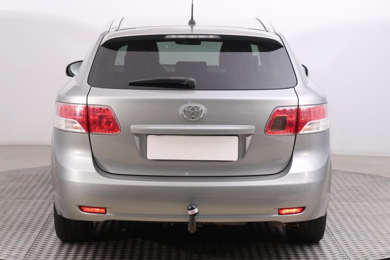 2010 Toyota AVENSIS - 11