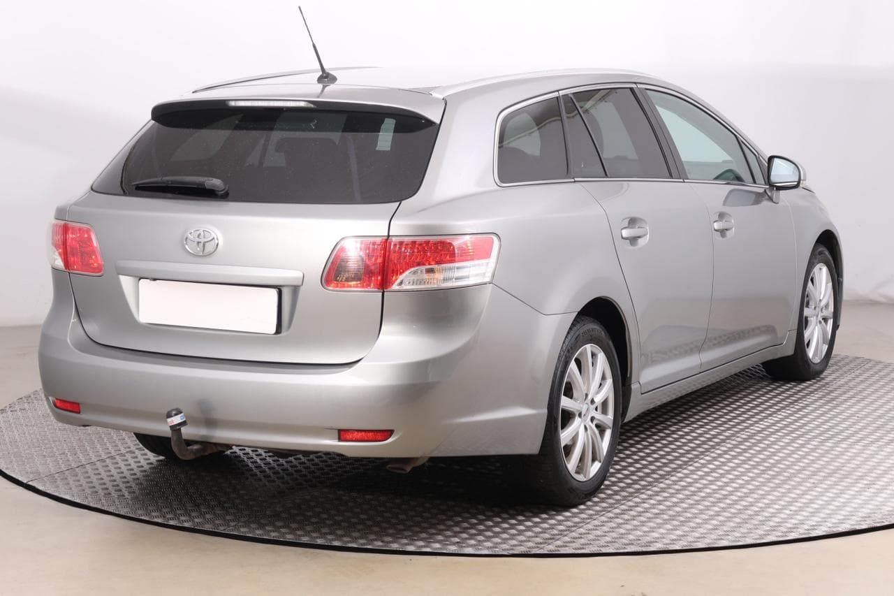 2010 Toyota AVENSIS - 13