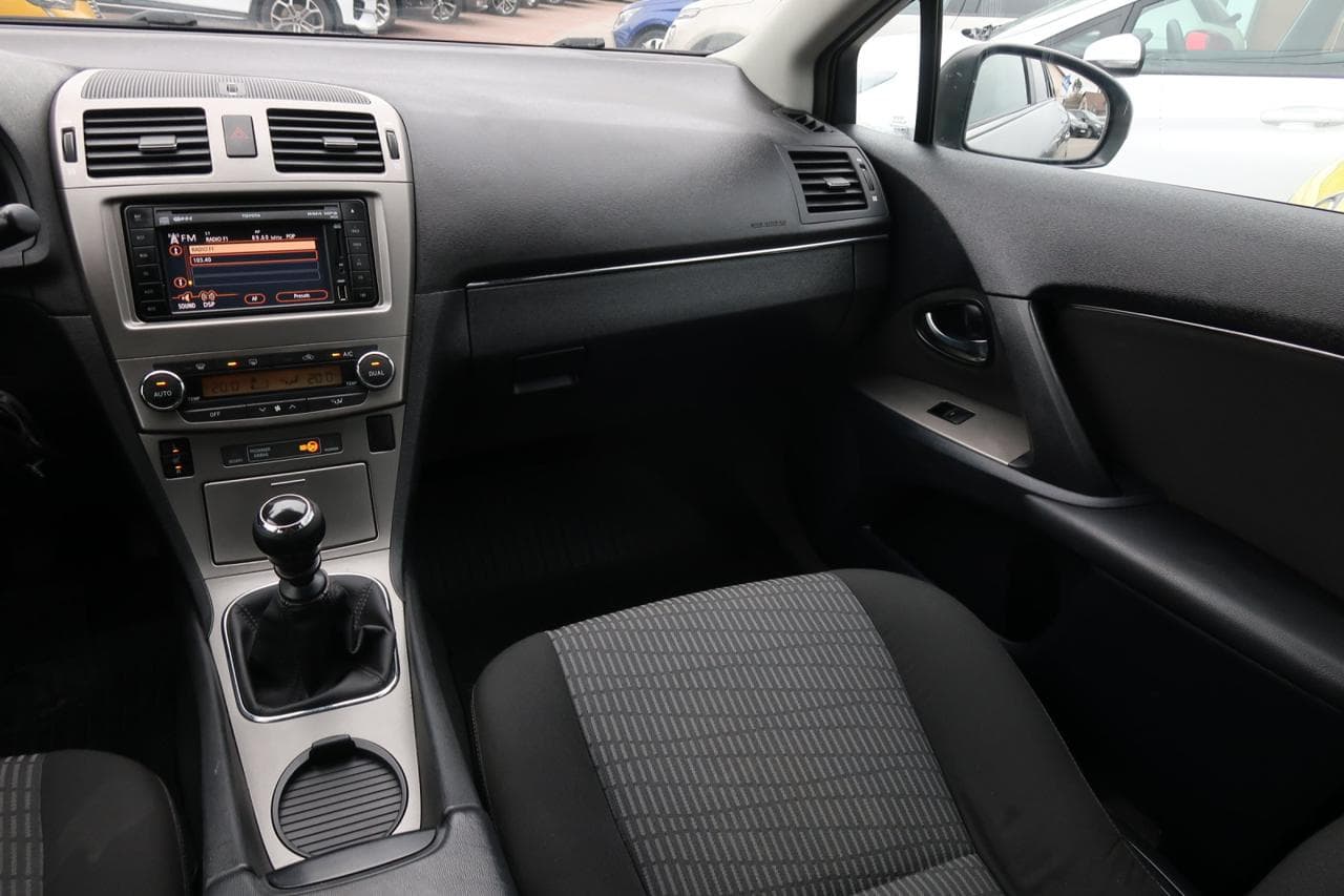 2010 Toyota AVENSIS - 21