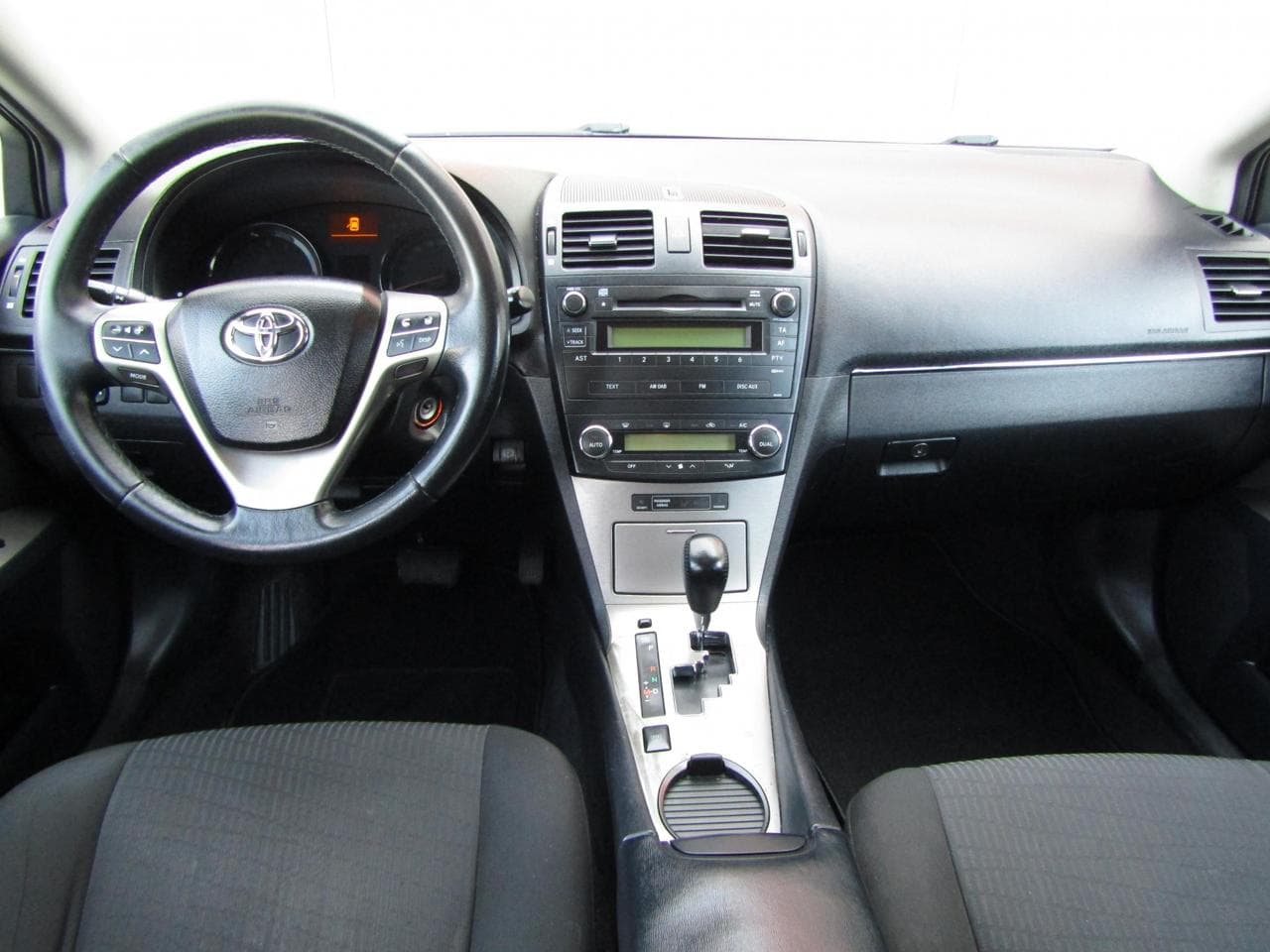 2010 Toyota AVENSIS - 12