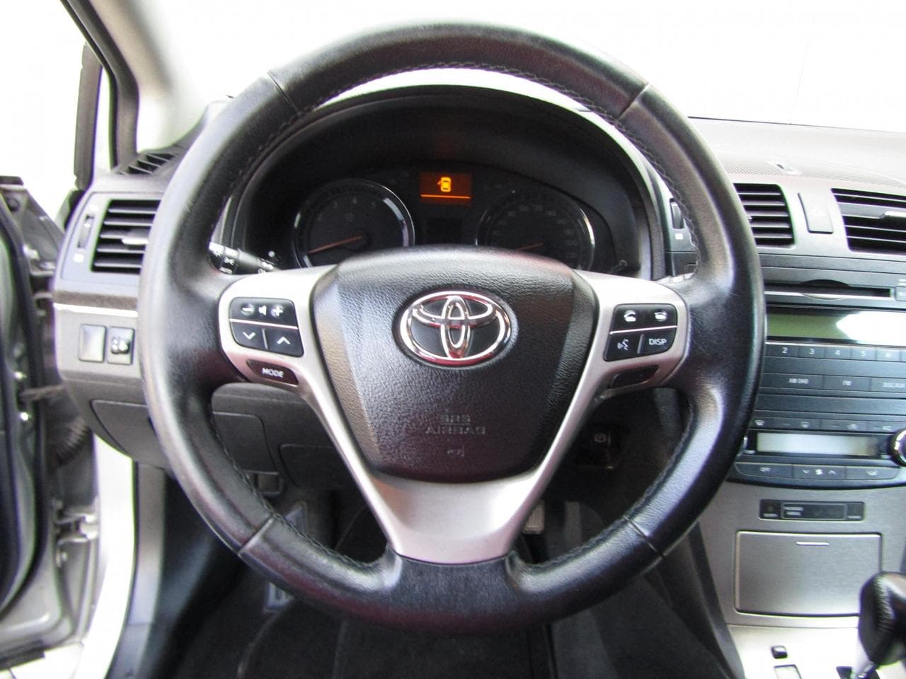 2010 Toyota AVENSIS - 27