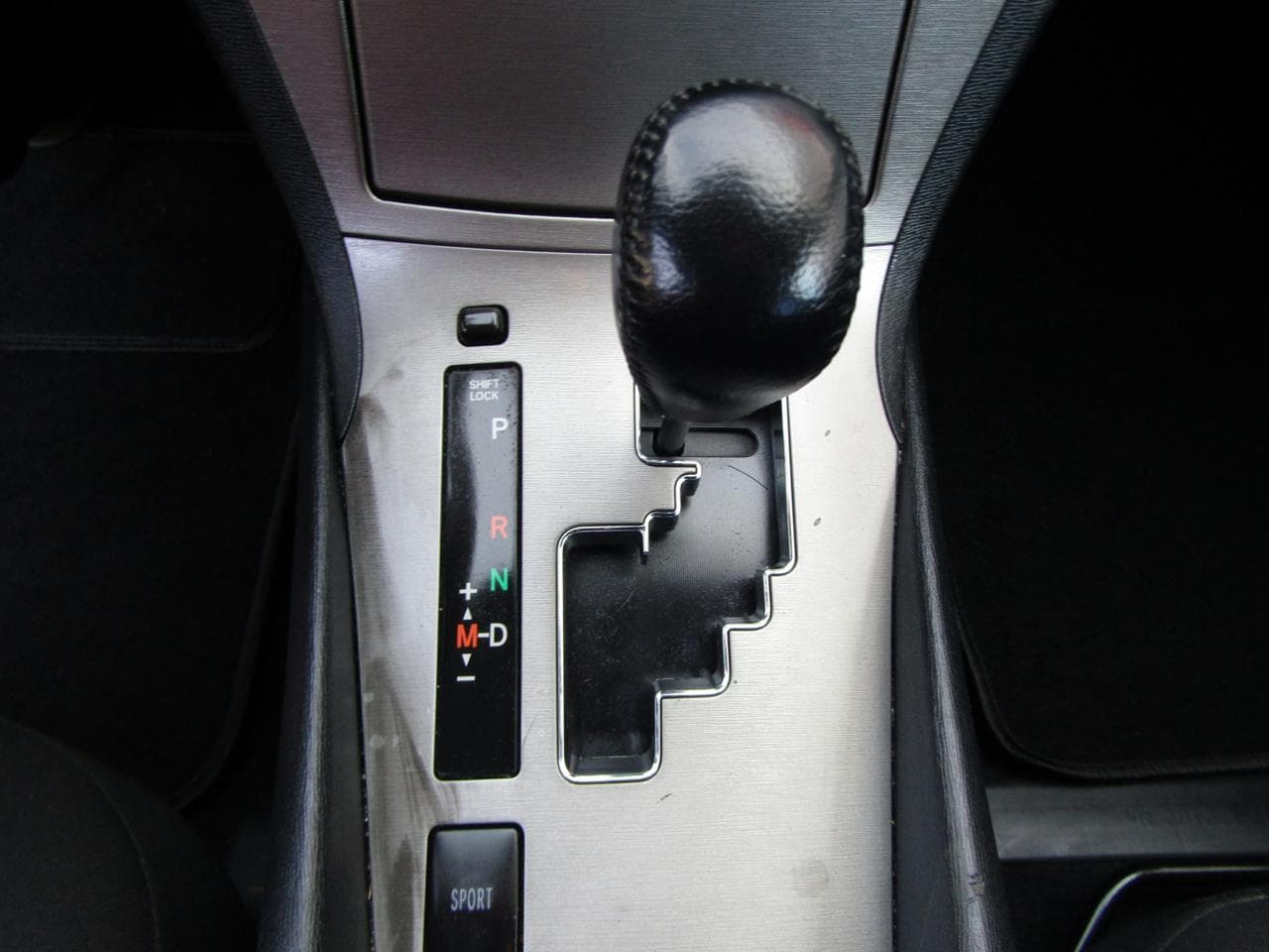 2010 Toyota AVENSIS - 26