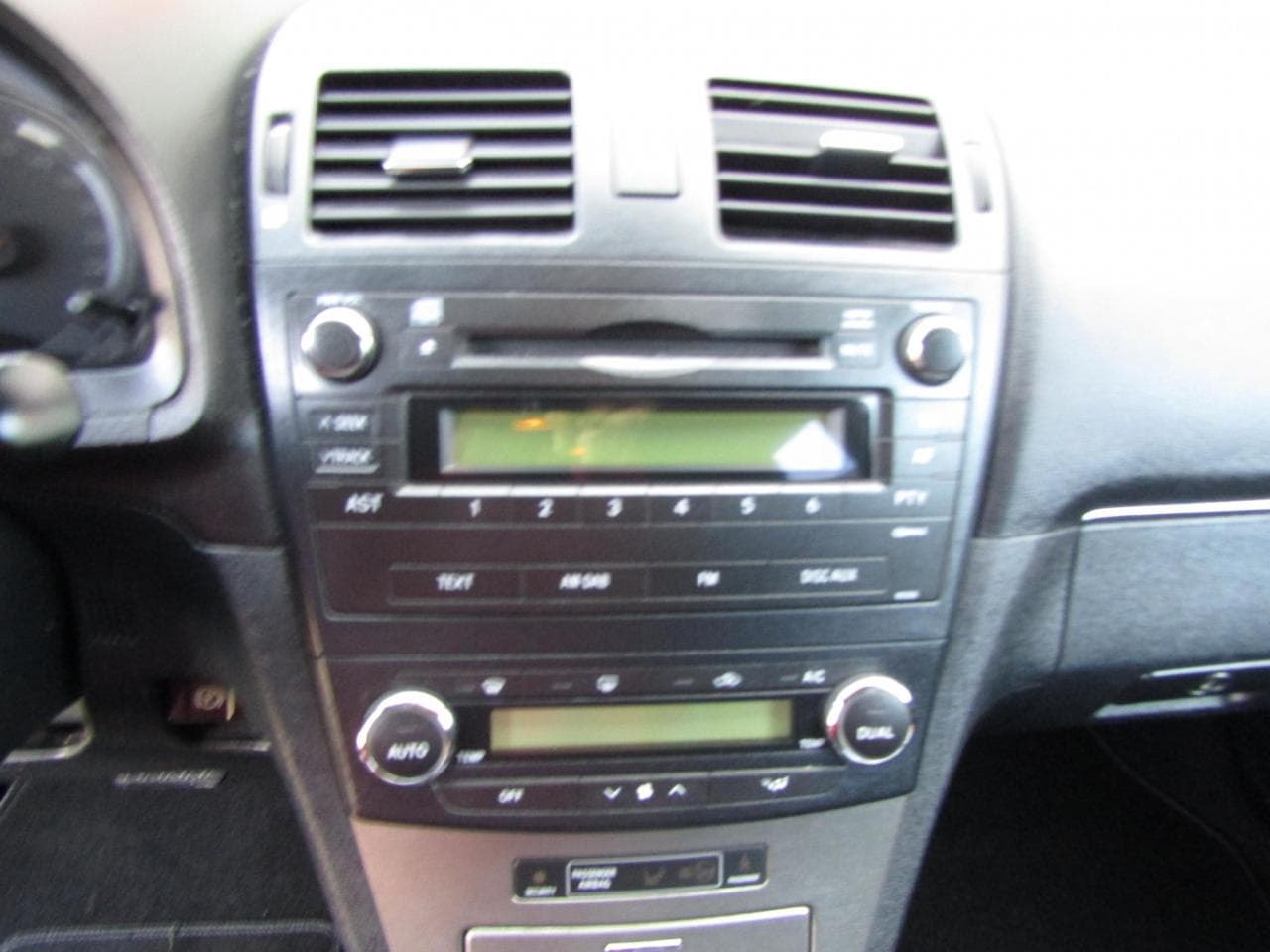 2010 Toyota AVENSIS - 24