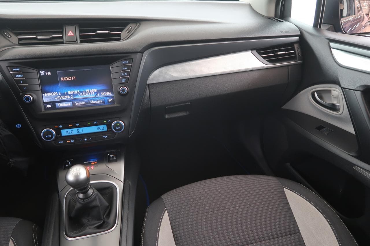 2015 Toyota AVENSIS - 12