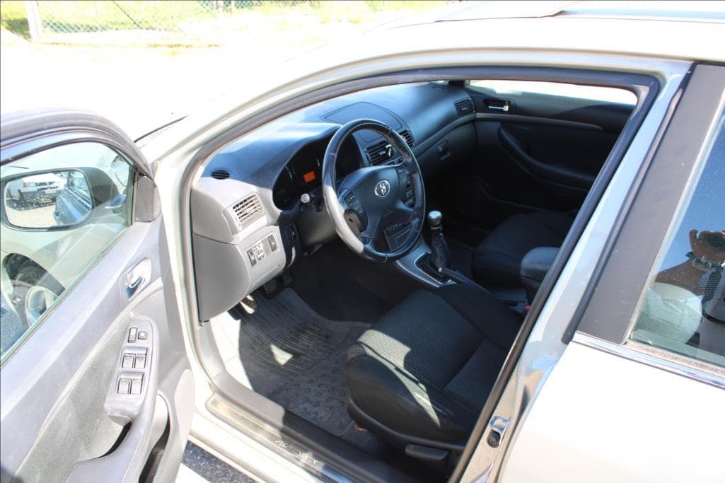 2006 Toyota AVENSIS - 9