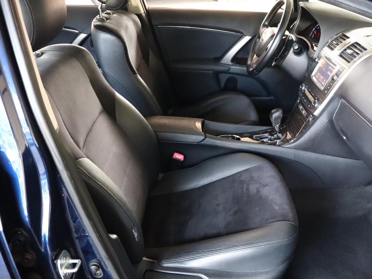 2012 Toyota AVENSIS - 10