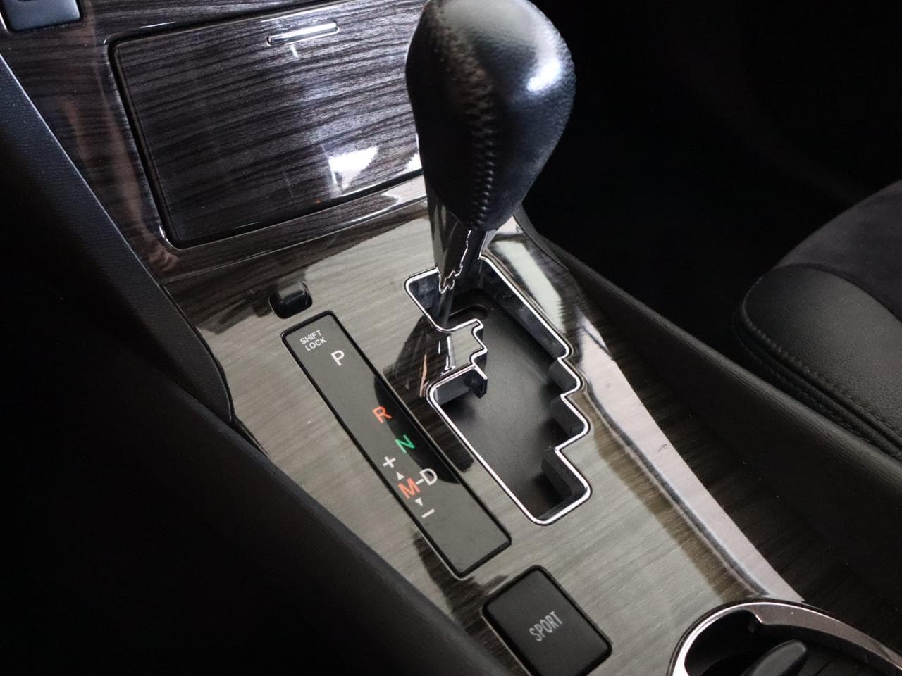 2012 Toyota AVENSIS - 17