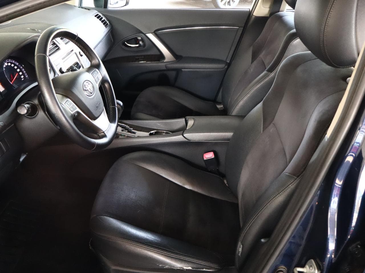 2012 Toyota AVENSIS - 14